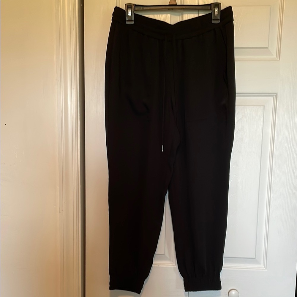 Women’s sz M Ann Taylor Black Jogger Pants Elastic waist/ankle front/back pocket